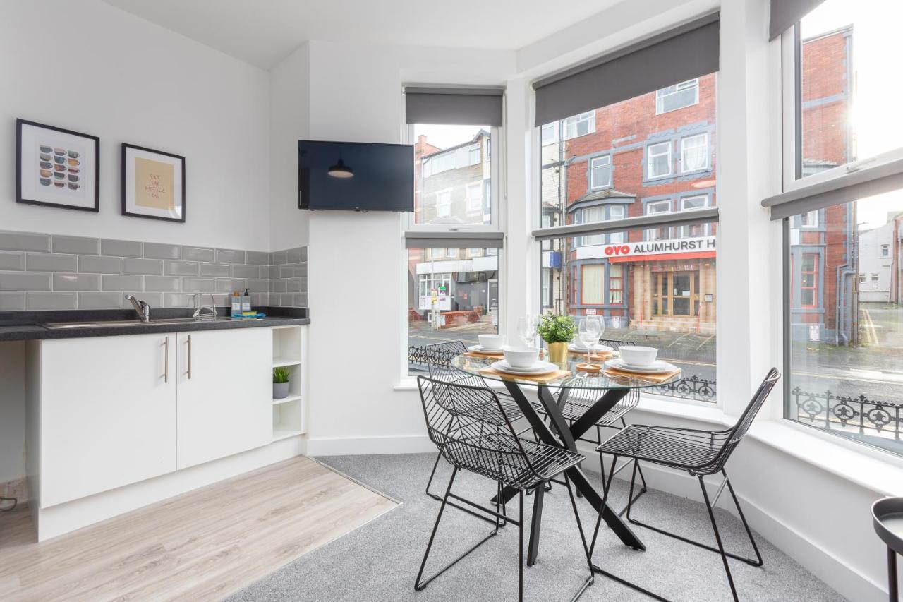 Charles Alexander Short Stay - Charnley House Apartments Blackpool Extérieur photo